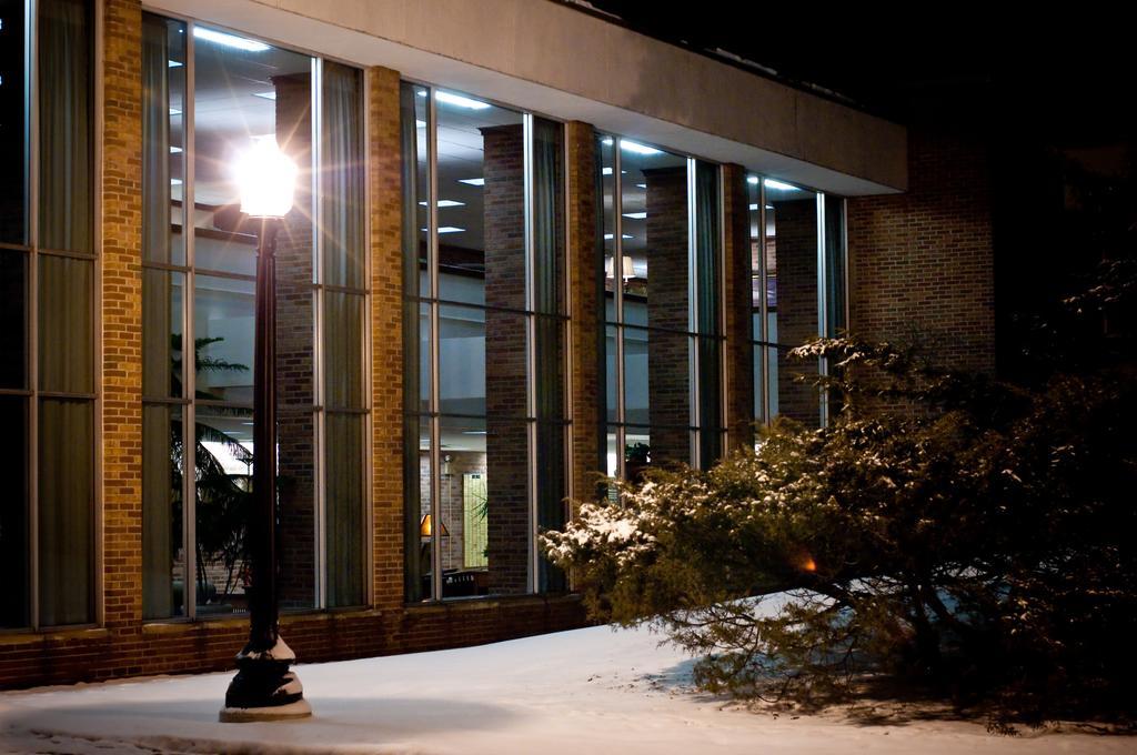 Hillsdale College Dow Hotel And Conference Center Exterior photo