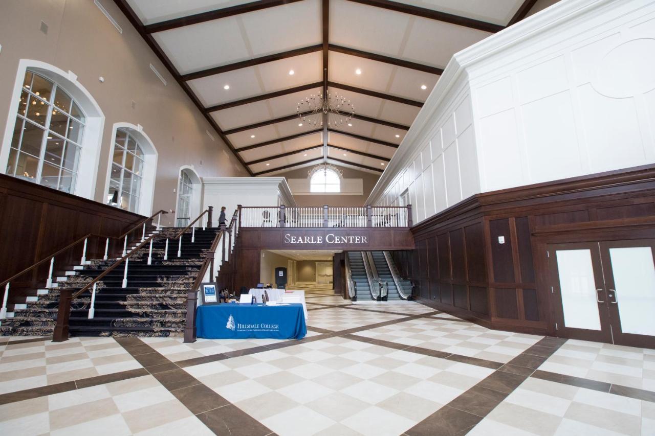 Hillsdale College Dow Hotel And Conference Center Exterior photo