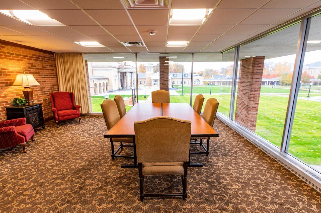 Hillsdale College Dow Hotel And Conference Center Exterior photo